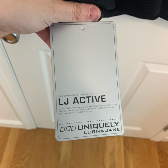 Lorna Jane Active black racer back tank top. New. XL - Picture 4 of 12